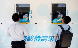 Asia aumenta las restricciones ante la explosión de rebrotes de coronavirus