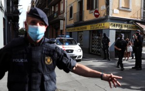 La policía catalana detiene a dos ciudadanos argelinos en una operación antiterrorista en Barcelona