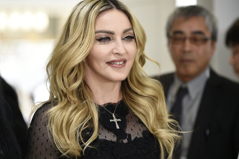 Madonna encendió las redes con una FOTO al borde de la censura