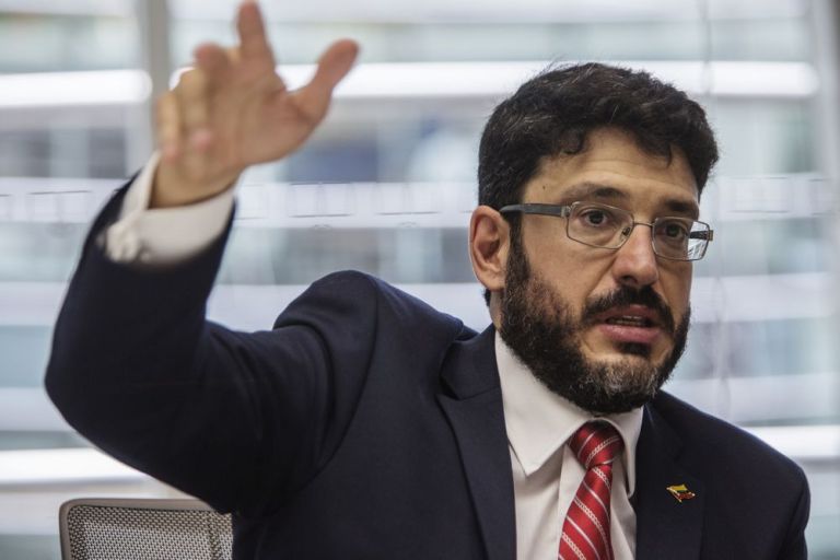 José Ignacio Hernández comparó la “ley antibloqueo” con los decretos de Emergencia Económica