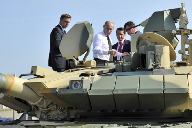 Rusia evalúa recortes de gastos militares por la caída de su economía