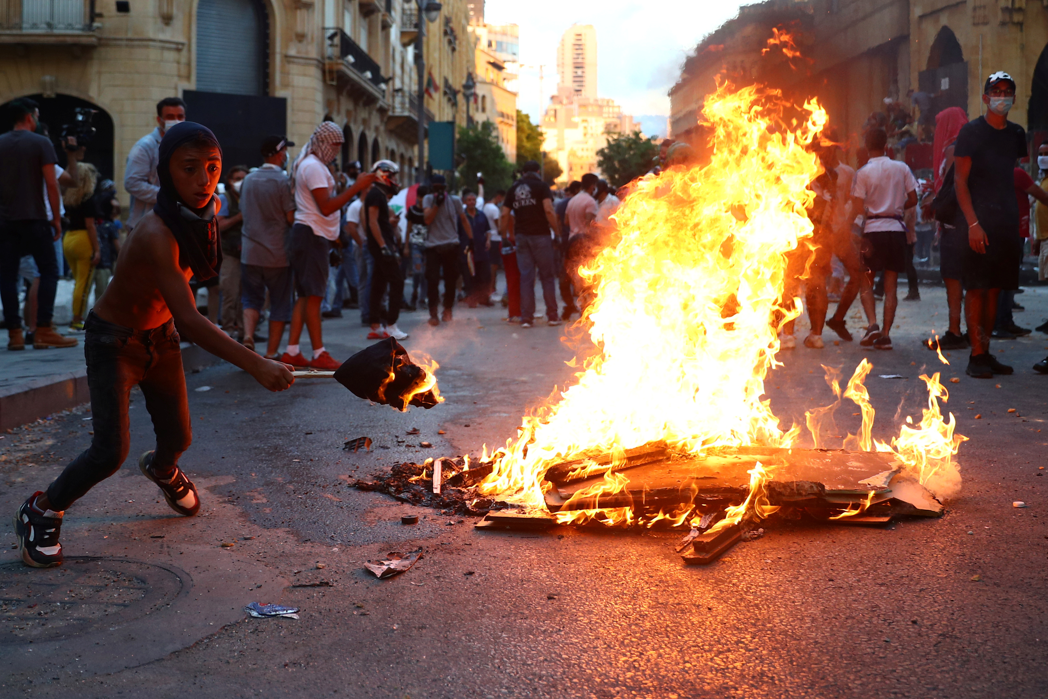 Choques entre manifestantes y Policía por tercer día en el centro de Beirut (Fotos)