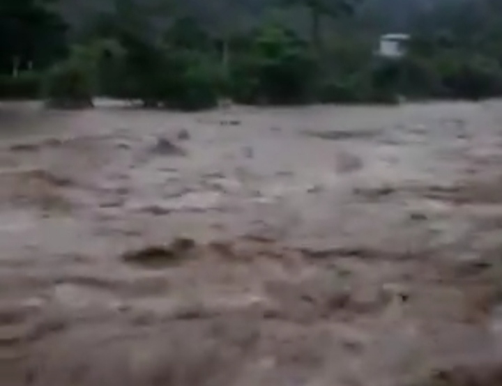 Lluvias en Monagas provocaron crecidas de los ríos del norte en Caripe y San Antonio (VIDEO)