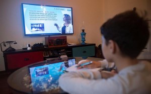 México iniciará clases escolares por TV ante persistencia del coronavirus