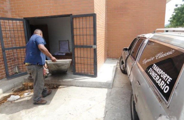 Funerarias en Cumaná son obligadas a llevar el cadáver para surtirles gasolina