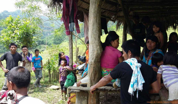 En Amazonas los indígenas caminan hasta siete horas por falta de transporte