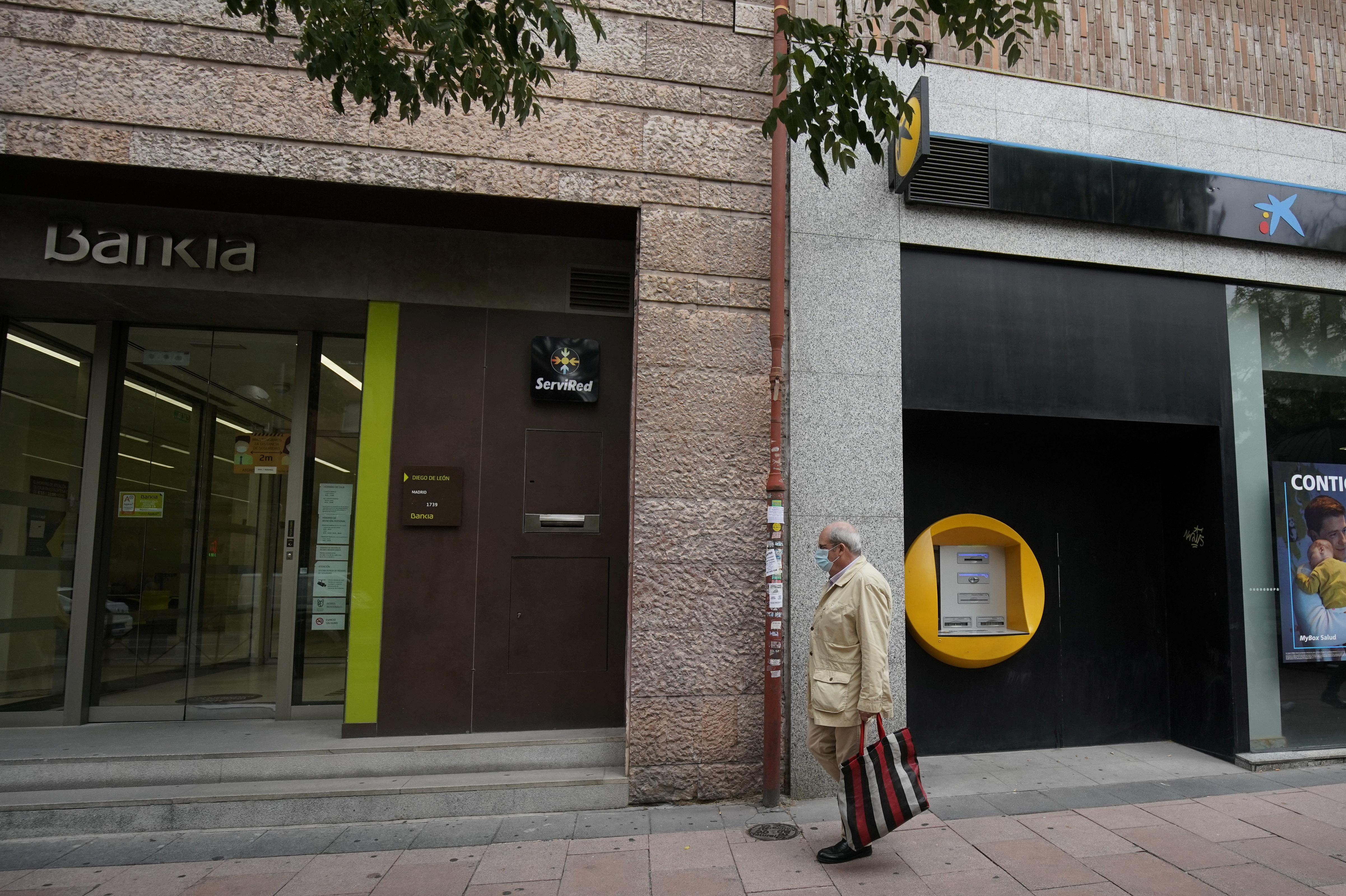 Madrid aumenta restricciones de movilidad, que afectarán a más de 1 millón de personas