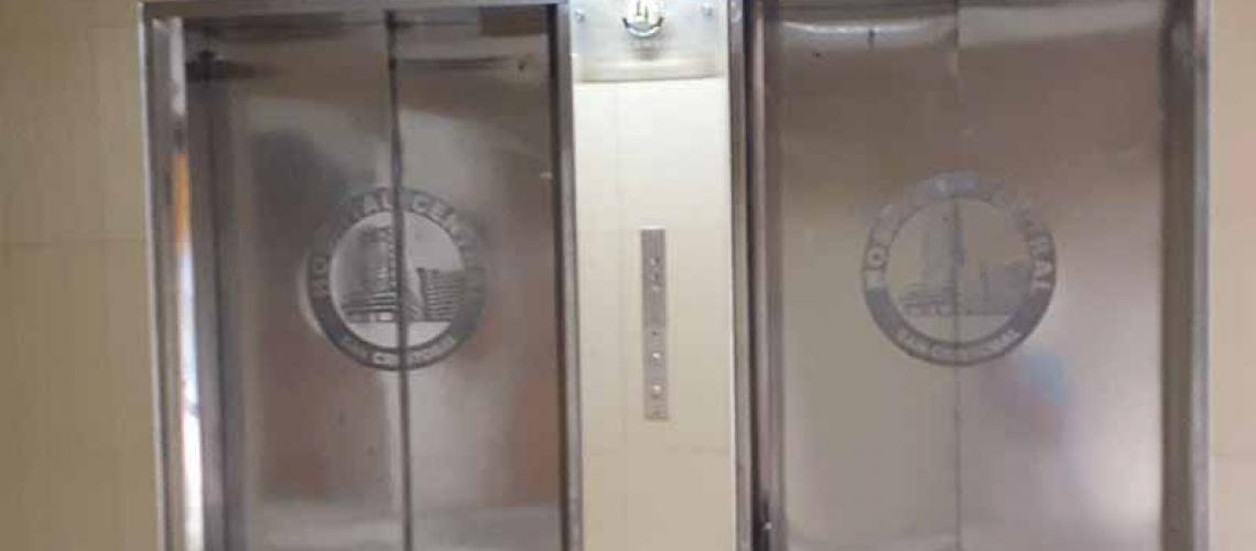 Solo tres de ocho ascensores funcionan en el Hospital Central de San Cristóbal