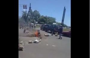 Conductores hartos de la burla con la gasolina protestaron en Guayana (Video)