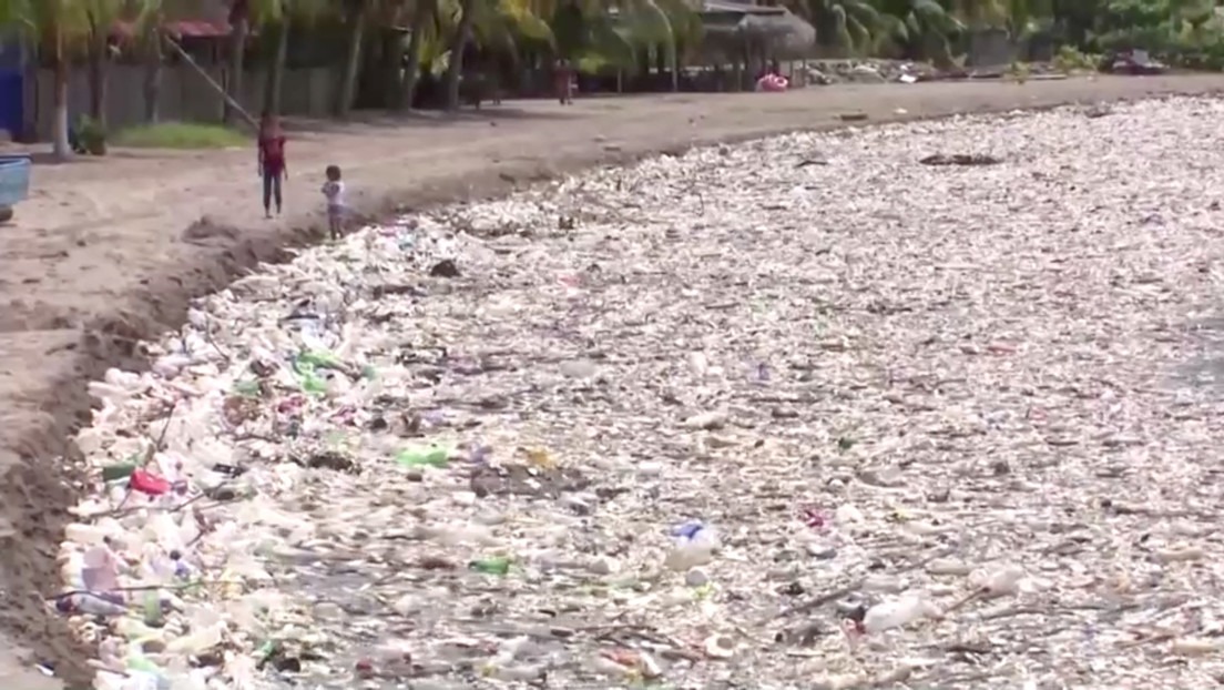 ¡Impactante! Un “tsunami” de toneladas de basura inunda las playas de Honduras (VIDEO)