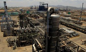 Empresas “rojitas” estarían produciendo y revendiendo gasolina en el oriente de Venezuela
