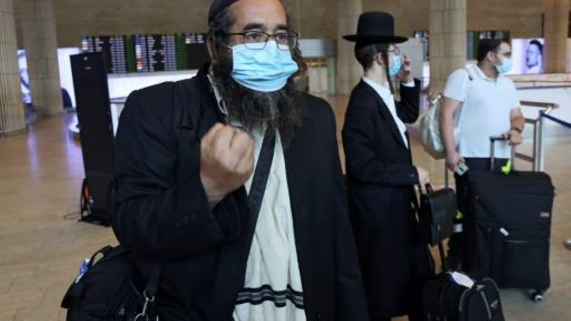 Peregrinos judíos que no pudieron entrar en Ucrania, encolerizados contra Israel