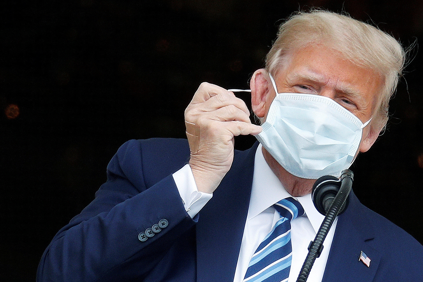 Neurólogo explicó por qué Donald Trump no tiene que usar mascarilla
