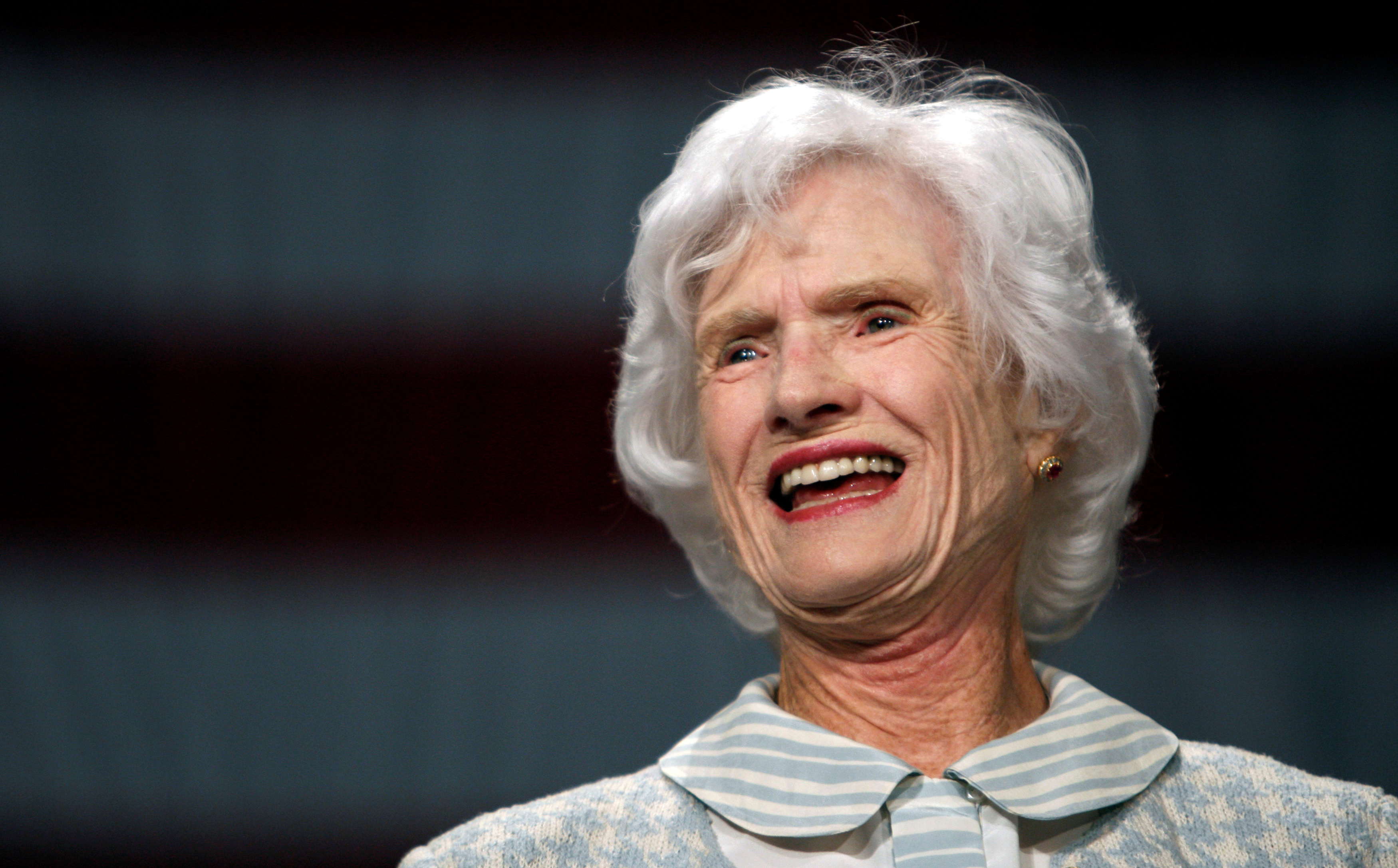 Roberta McCain, madre del “inconformista” John McCain, muere a los 108 años