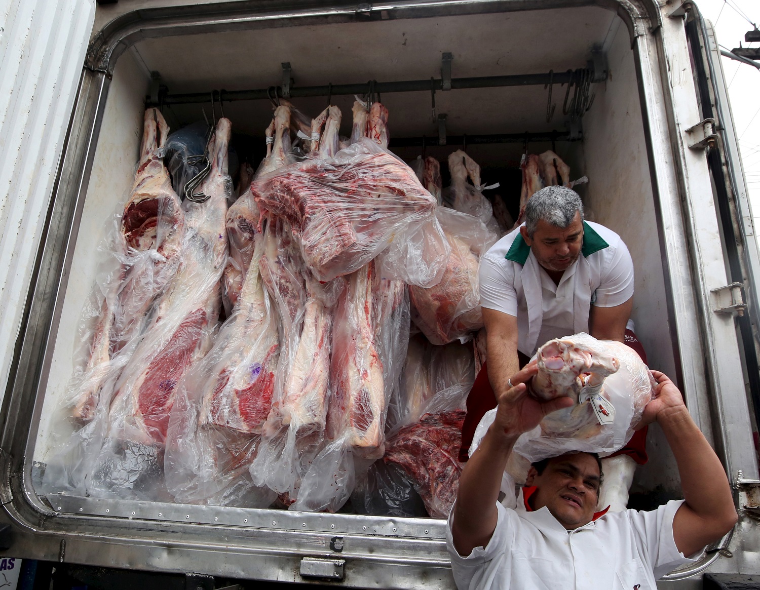 China advierte sobre presencia de coronavirus en envases de carne de Brasil