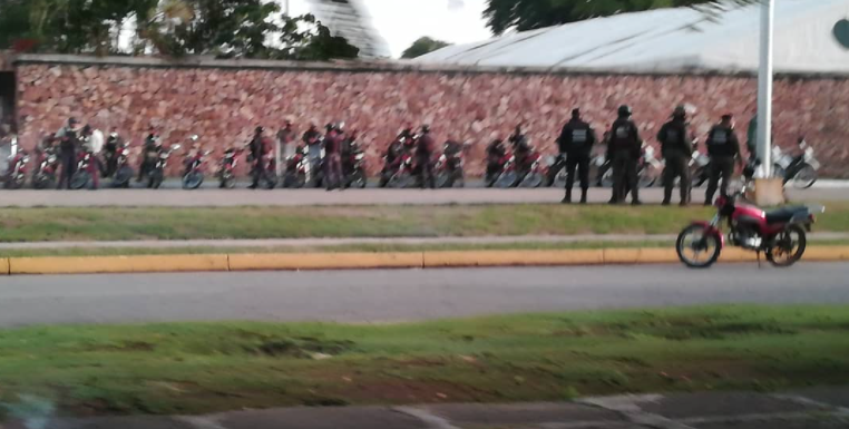Régimen de Maduro envía a sus esbirros a “custodiar” protesta de docentes en Cojedes #5Oct (Fotos)