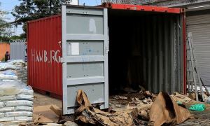 Hallan siete cuerpos descompuestos dentro de un container lleno de fertilizantes en Paraguay