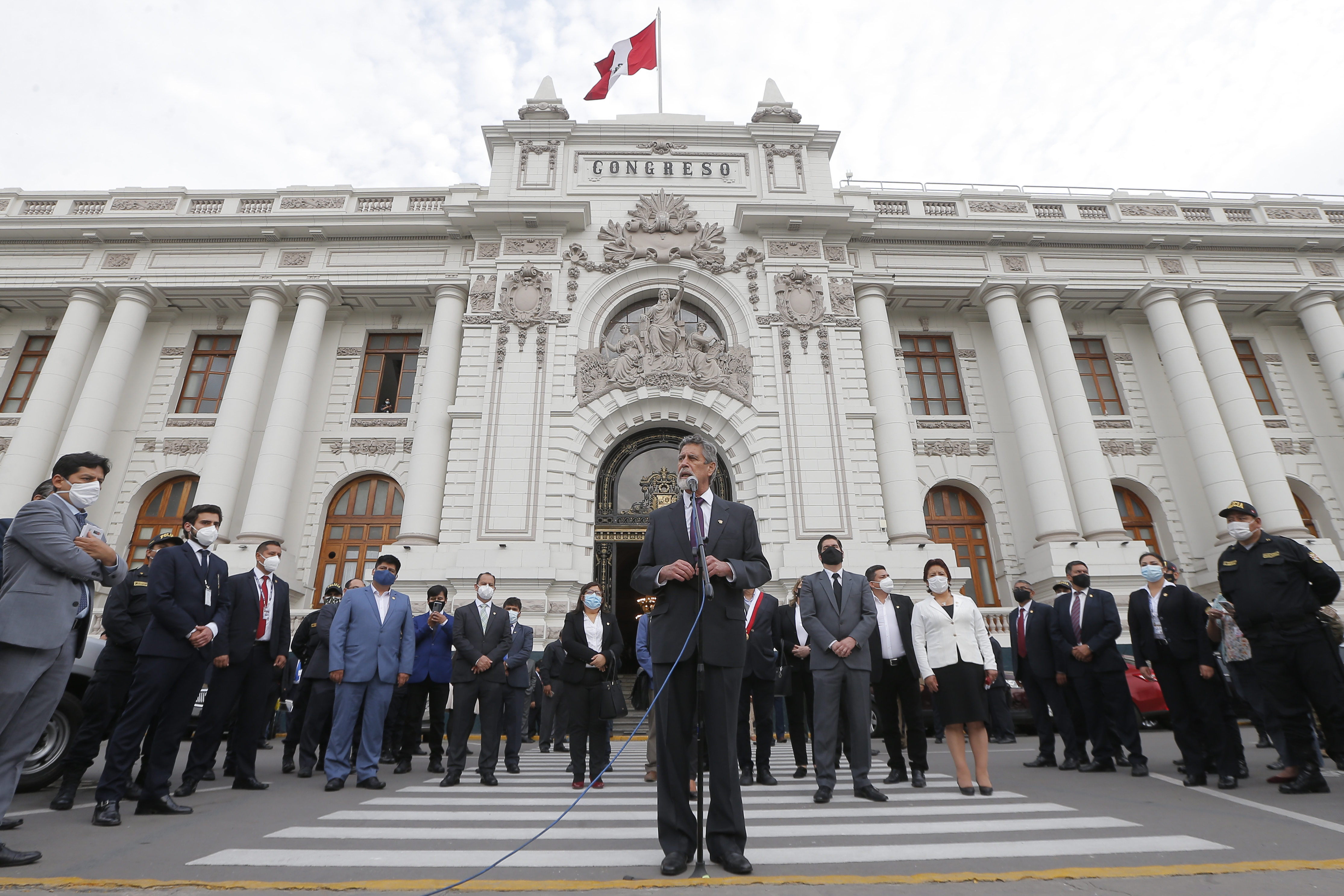 Francisco Sagasti se juramentó oficialmente como presidente interino de Perú