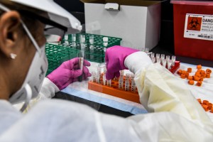 Gobierno español establece fecha para comenzar la vacunación contra el coronavirus