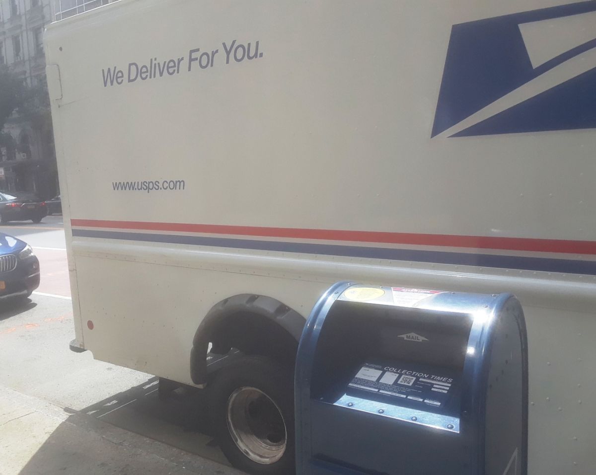Servicio Postal de EEUU reportó miles de votos no entregados en cinco estados clave