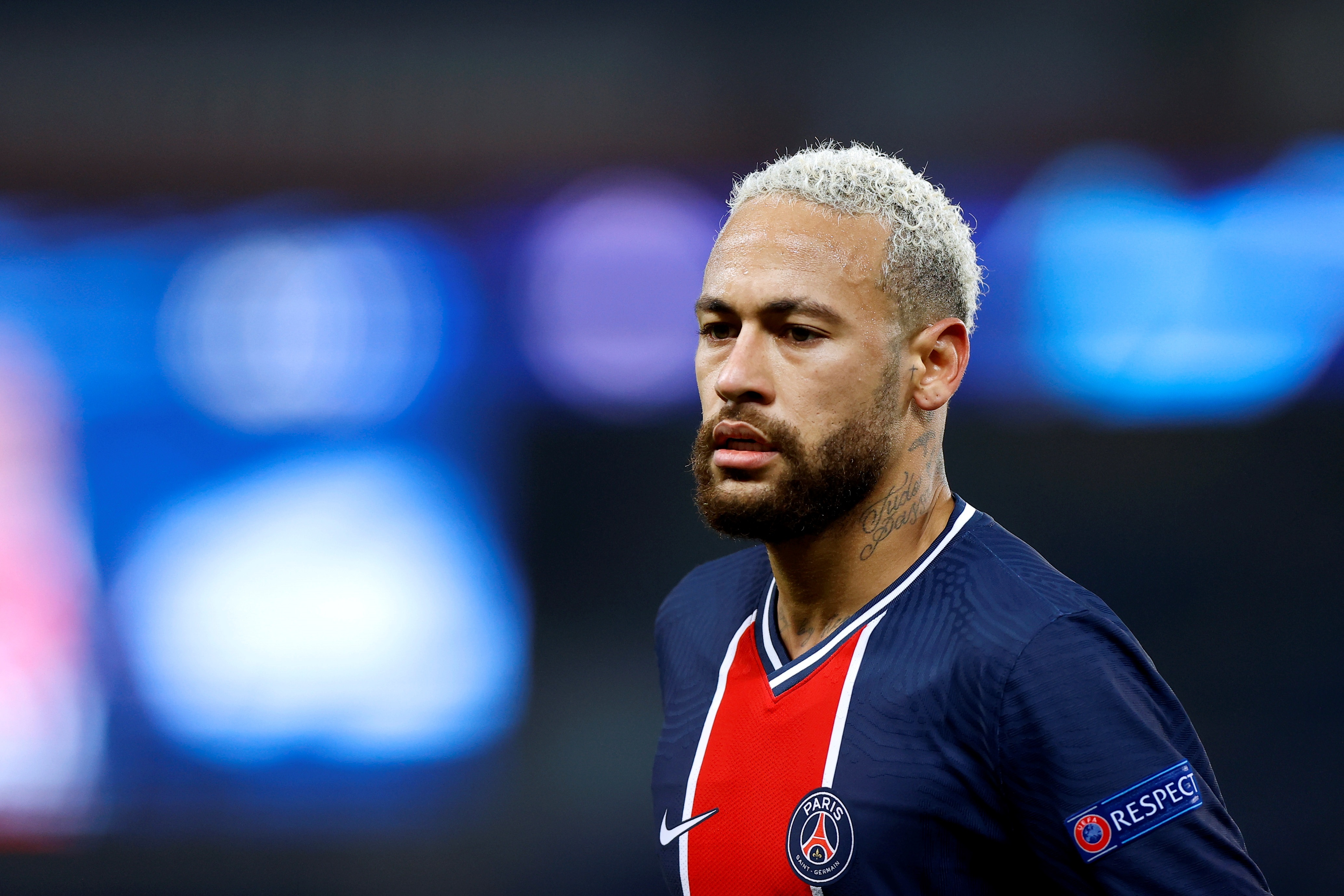 Neymar renueva con el París Saint-Germain hasta 2025