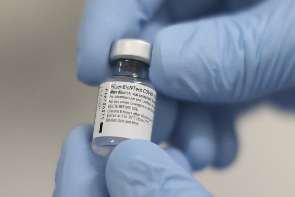 Llega a Chile el primer lote de vacunas contra covid-19 de Pfizer-BioNTech