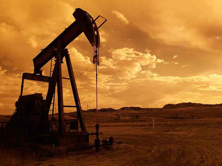 Petróleo estable a pesar de caída de reservas en EEUU