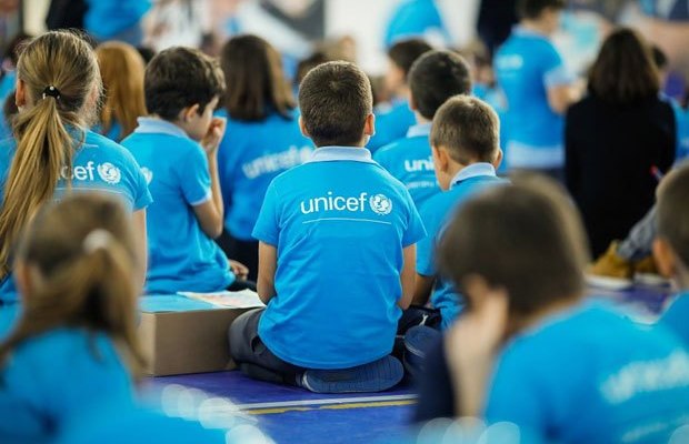 Unicef da de comer a niños del Reino Unido por primera vez en la historia