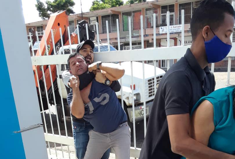Detenidos varios trabajadores de una tienda por agredir a una familia en El Tigre (Video)