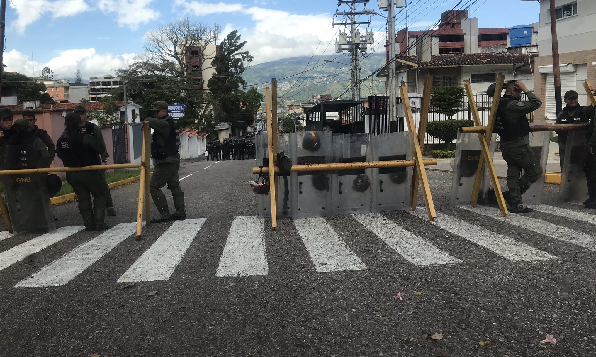 Reportan piquetes y equipos antimotín en la sede del CNE en Táchira #6Dic (FOTOS)