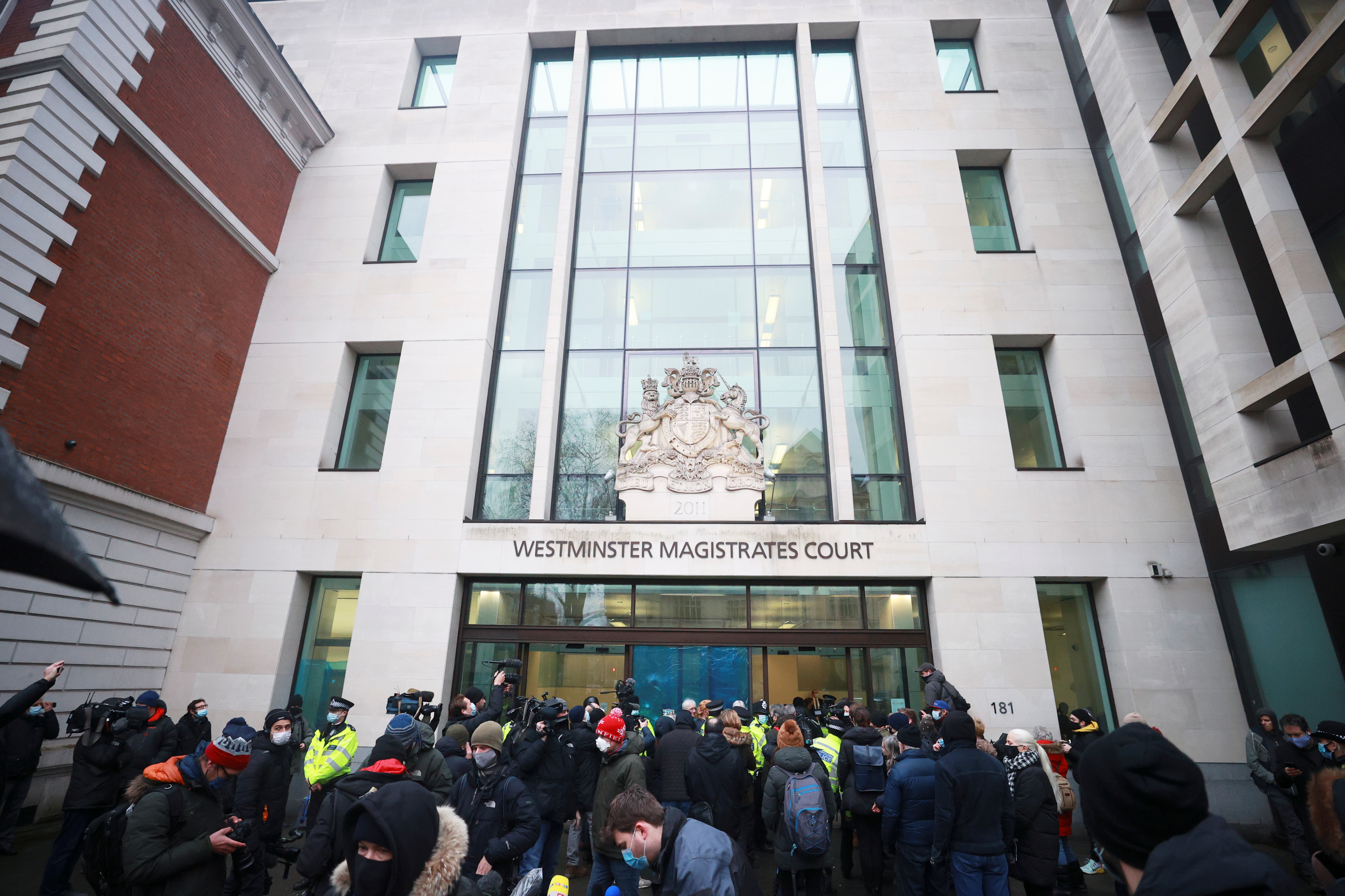 Un tribunal de Londres estudia el recurso de EEUU sobre la extradición de Assange