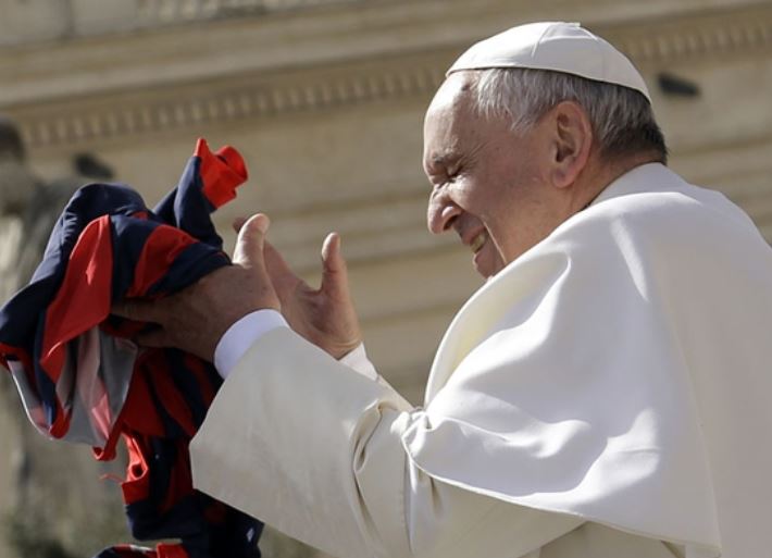 EN VIDEO: La vez que echaron al papa Francisco del vestuario del equipo de sus amores en Argentina por PAVOSO