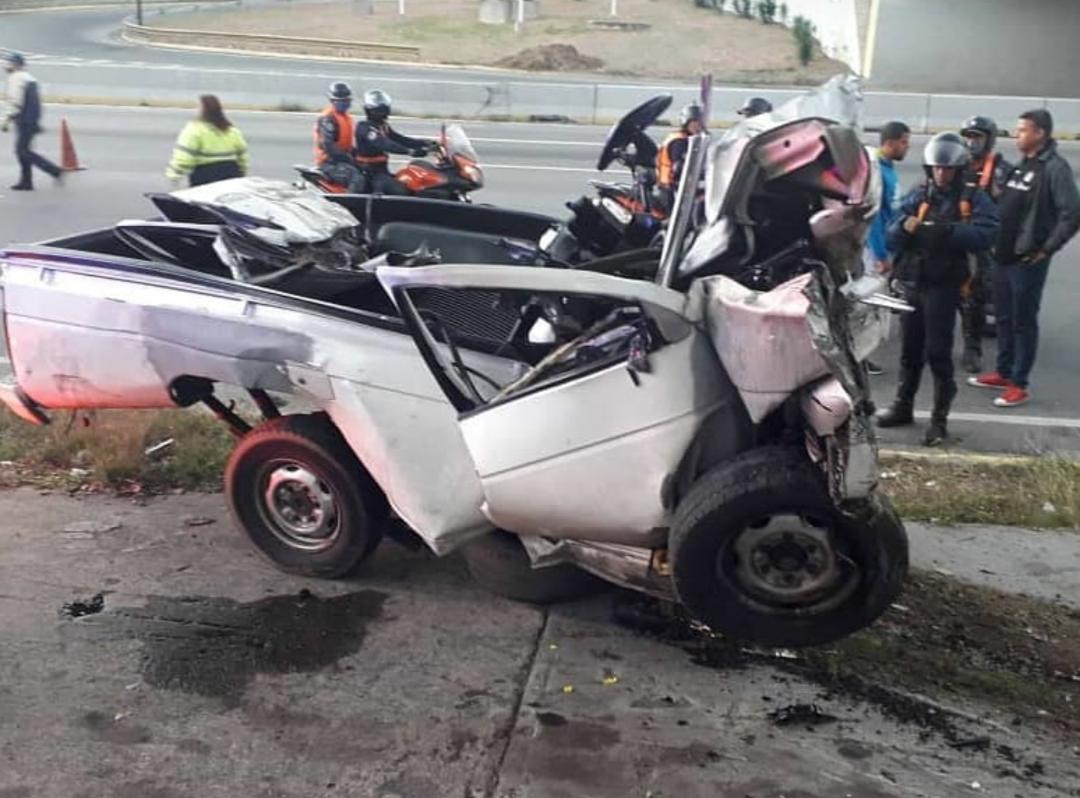 Hombre ahorcó a su esposa y luego se mató al estrellarse en la autopista Francisco Fajardo