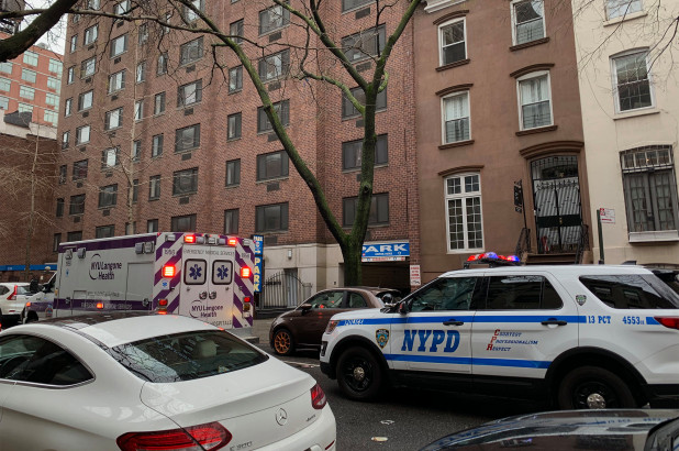 Fingió ser un repartidor y violó a una mujer en su apartamento en Nueva York