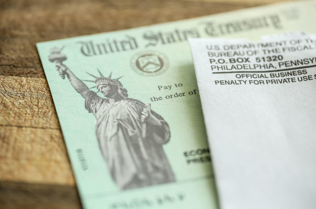 Millones de cheques de estímulo en EEUU fueron enviados a cuentas bancarias incorrectas