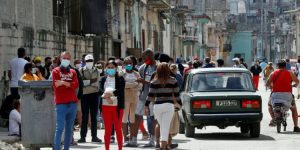 Régimen de Cuba elimina la lista de trabajos permitidos en el sector privado