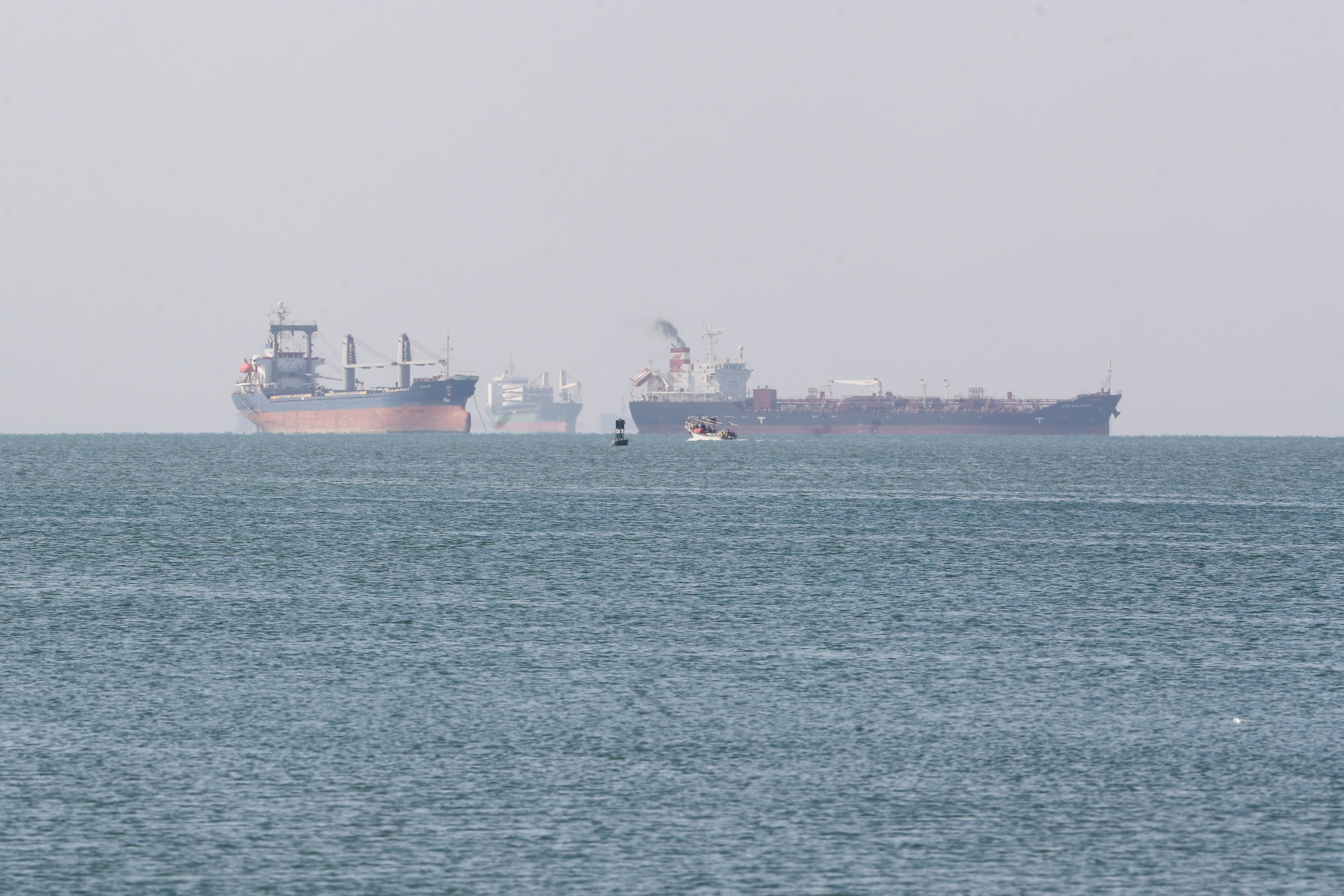 Los impactantes números del bloqueo al Canal de Suez por el buque encallado
