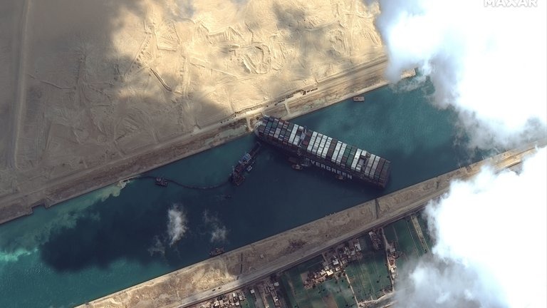 Afirman que el atasco en el Canal de Suez benefició a Rusia y China