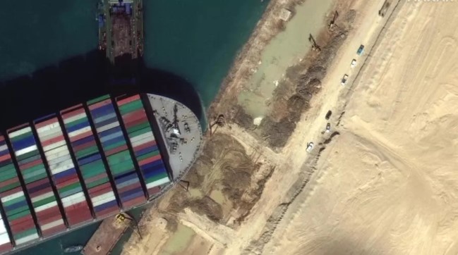 El Canal de Suez sigue bloqueado por sexto día por el “Ever Given”