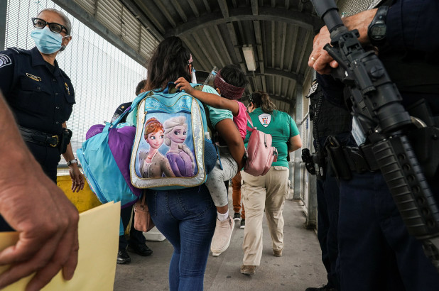 Cárteles mexicanos usan a los niños como señuelos para contrabandear a sus miembros a EEUU