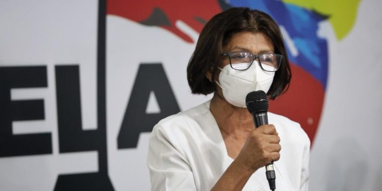 Ana Rosario Contreras insta a los venezolanos a alzar la voz para exigir vacunación masiva contra el coronavirus