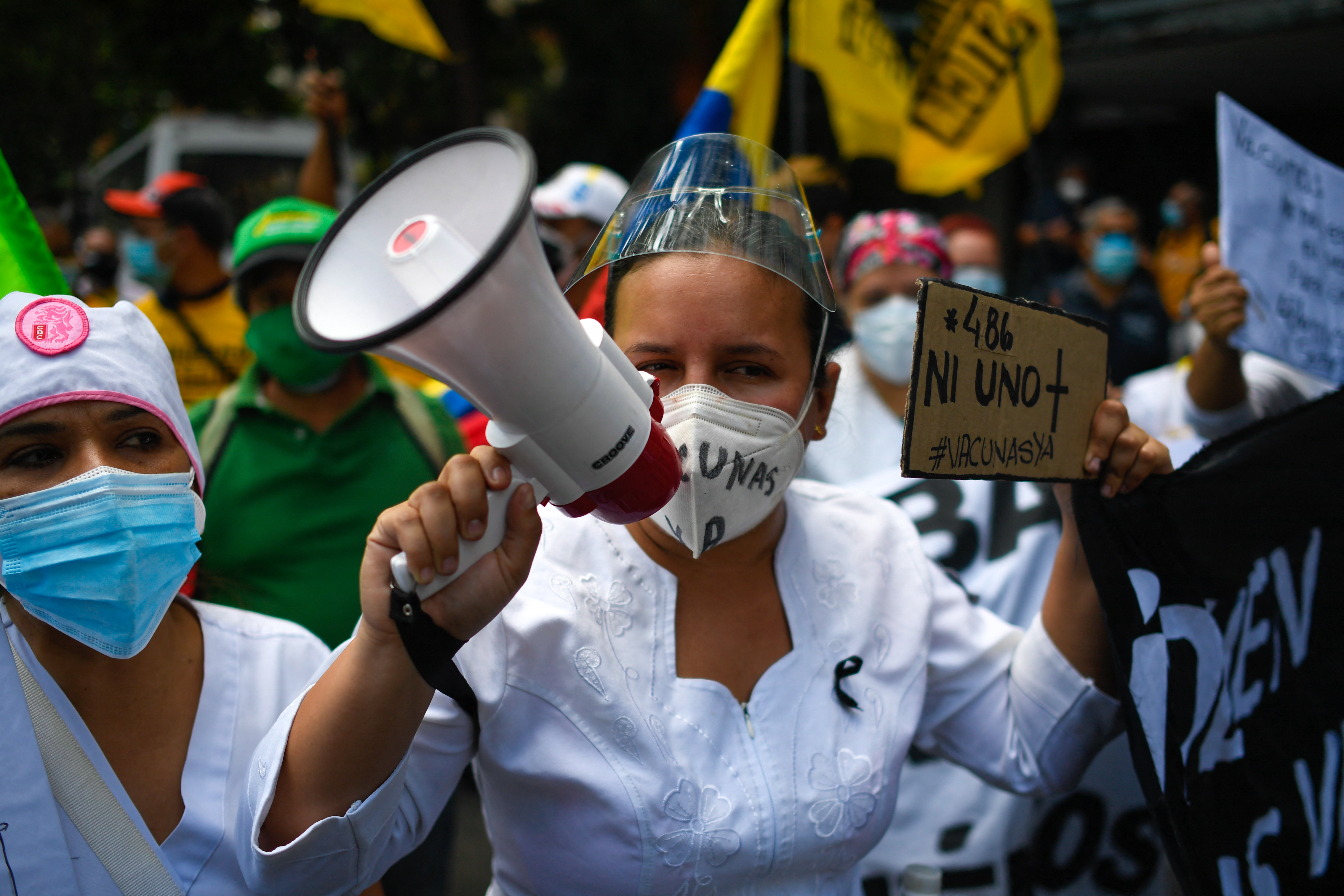 Personal de salud amenaza con huelga para pedir salario completo en Venezuela