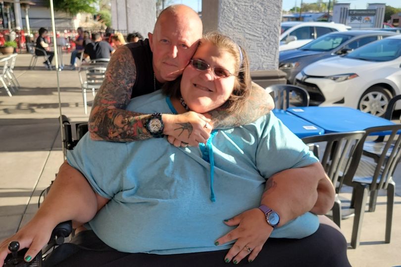 ¡Amor a primera vista! Se mudó a EEUU para casarse con una de las mujeres más obesas del mundo