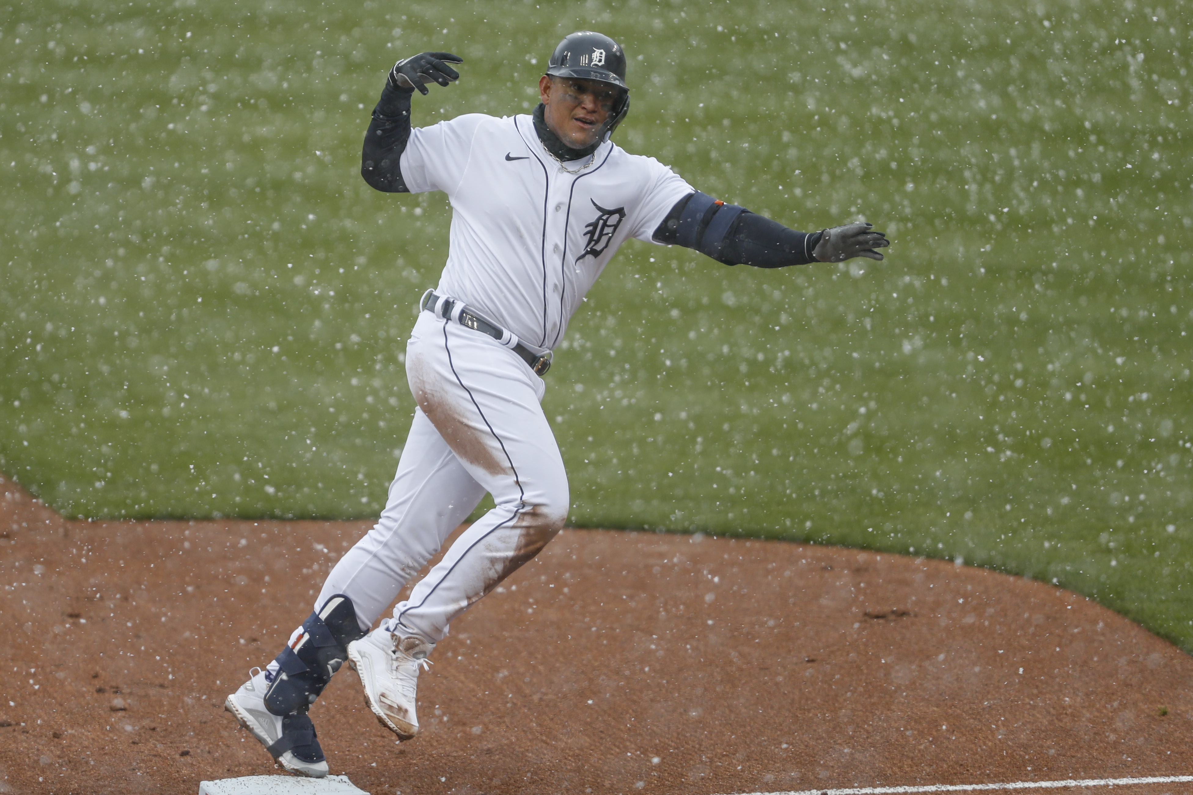 Con jonrón de Miguel Cabrera, Tigres vencieron a Indios en el inicio de la temporada