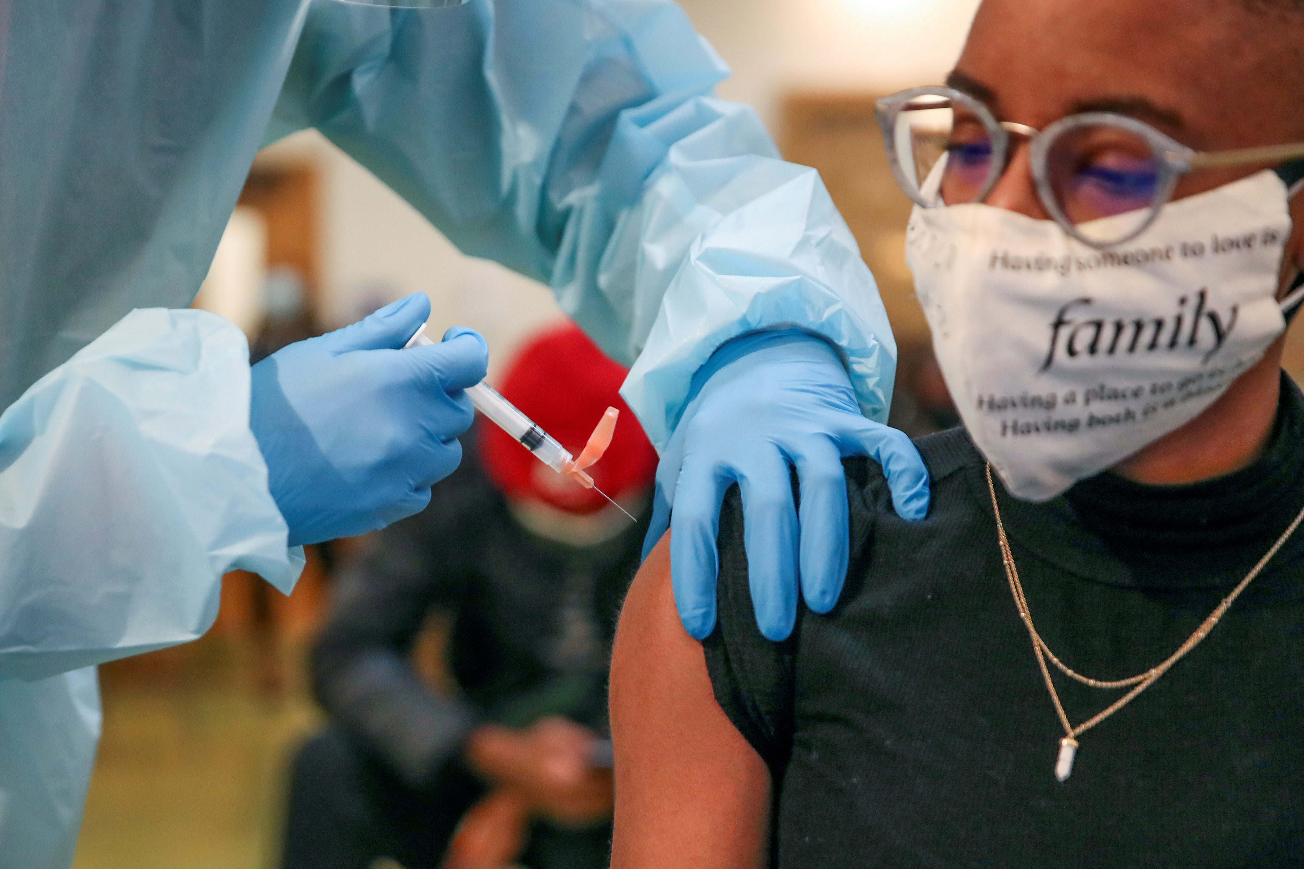 Estadounidenses de 16 años en adelante ya tienen fecha para recibir la vacuna