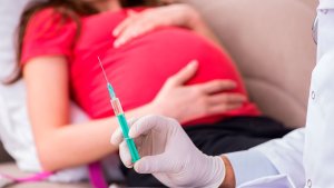 Pruebas en vacunas no mostraron riesgos para embarazadas ni transferencia de anticuerpos al feto