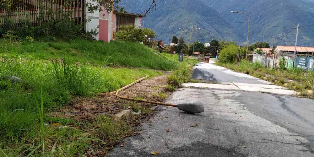 Cayó poste eléctrico en la Universidad de Los Andes por la desidia chavista (FOTOS) #14Abr