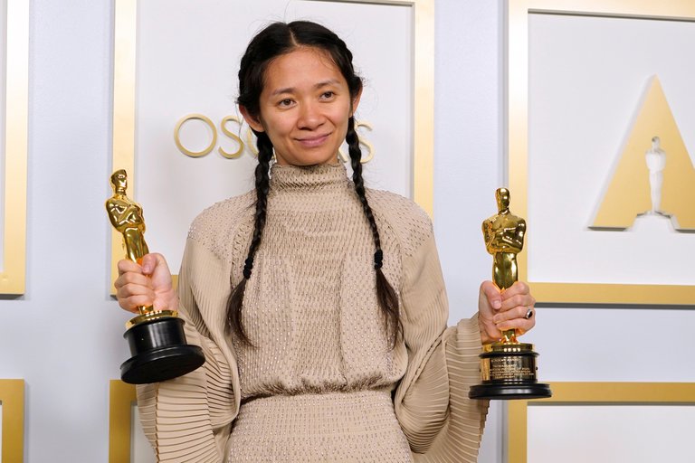 El régimen de Xi Jinping censuró el histórico éxito de la directora china Chloé Zhao en los premios Óscar