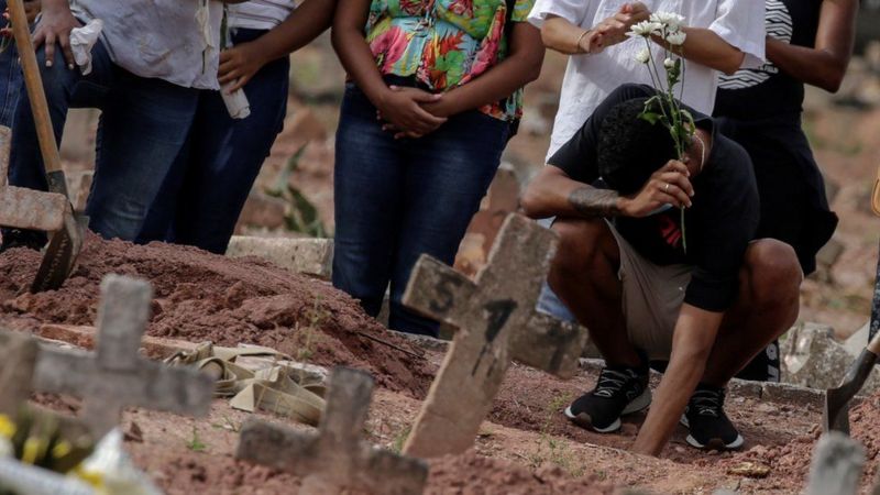Brasil registró más de mil muertes en un día y superó los 570 mil decesos