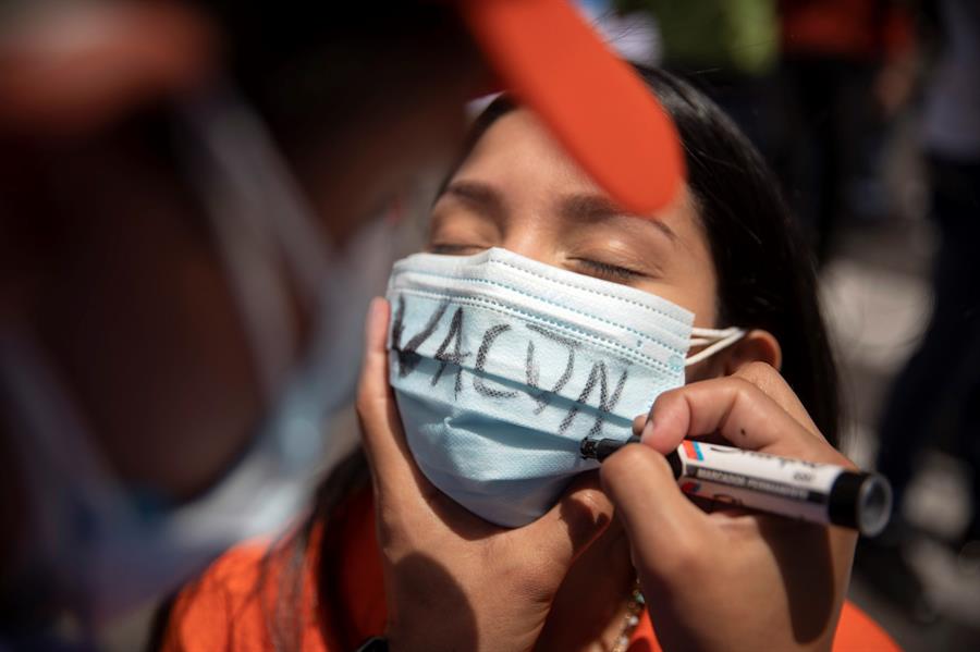 Sector Salud rechaza que la vacunación sea politizada por el régimen de Maduro